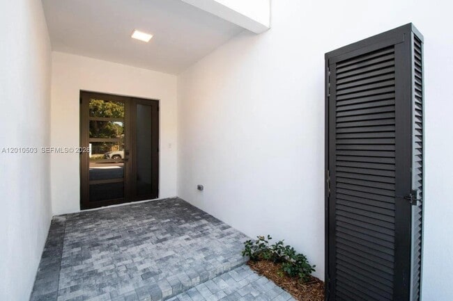 Building Photo - 6802 SW 80th St