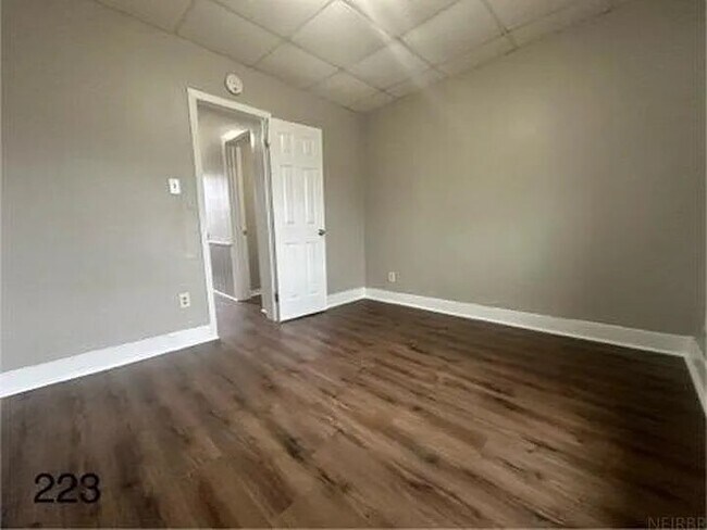 Building Photo - 227 Allen St