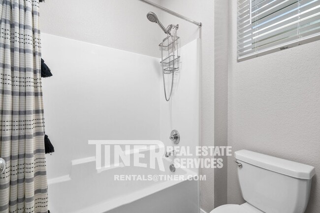 Building Photo - 4224 Roanne Wy