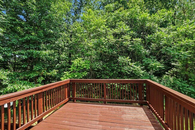 Building Photo - $2,295/Month | 3 Bed | 2.5 Bath | End-Unit Townhome in Belmont at Carmel Church | New HVAC | Wood...
