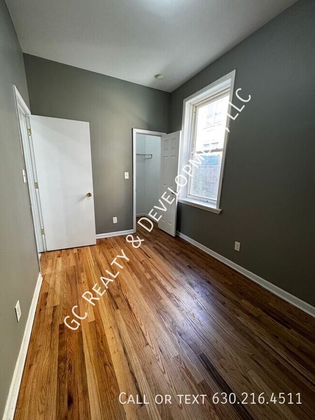 Building Photo - 11347 S King Dr