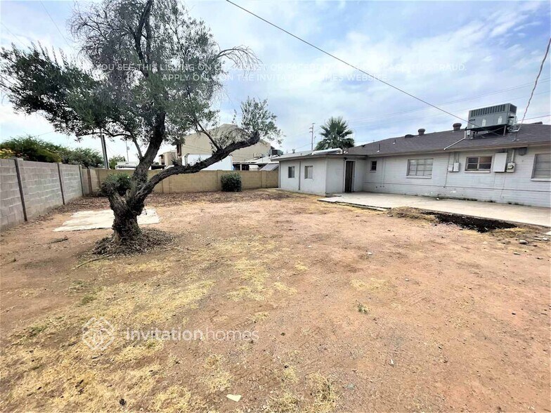 Building Photo - 2039 E Osborn Rd