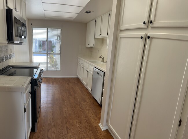 Kitchen - 10056 Melinda Way