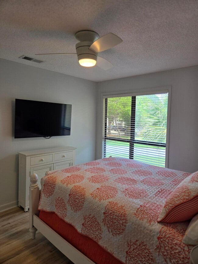 Building Photo - 735 Sandpiper Pl