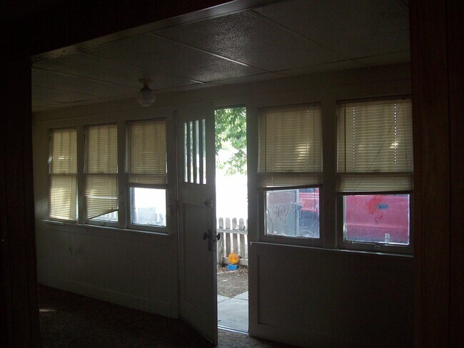 Building Photo - 35 Conejos Ave