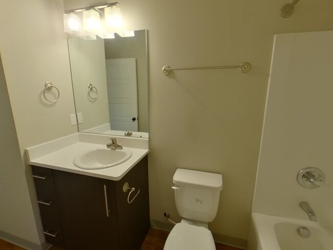 Building Photo - Lovely Remodeled 5 Bedroom Home