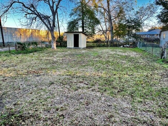 Building Photo - 416 3rd St