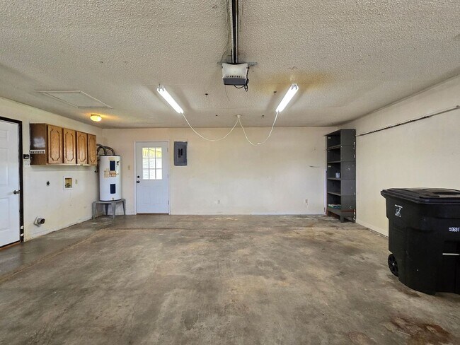 Building Photo - 230 Mighty Oak Ln