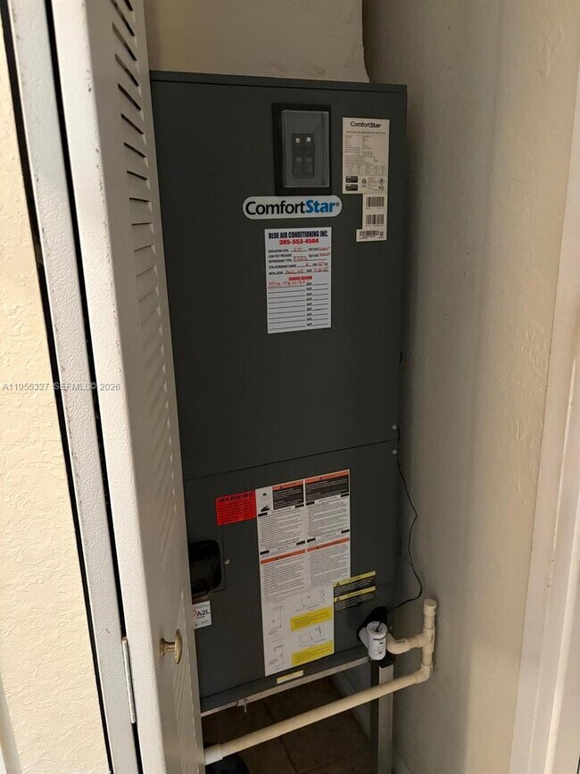 Building Photo - 8802 NW 109th Ct