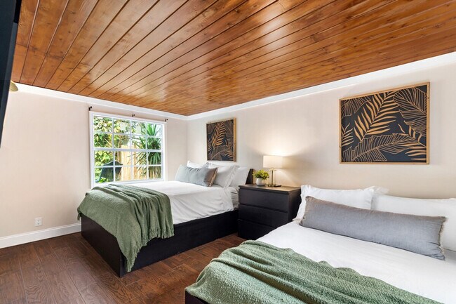 Building Photo - 303 Lang Rd