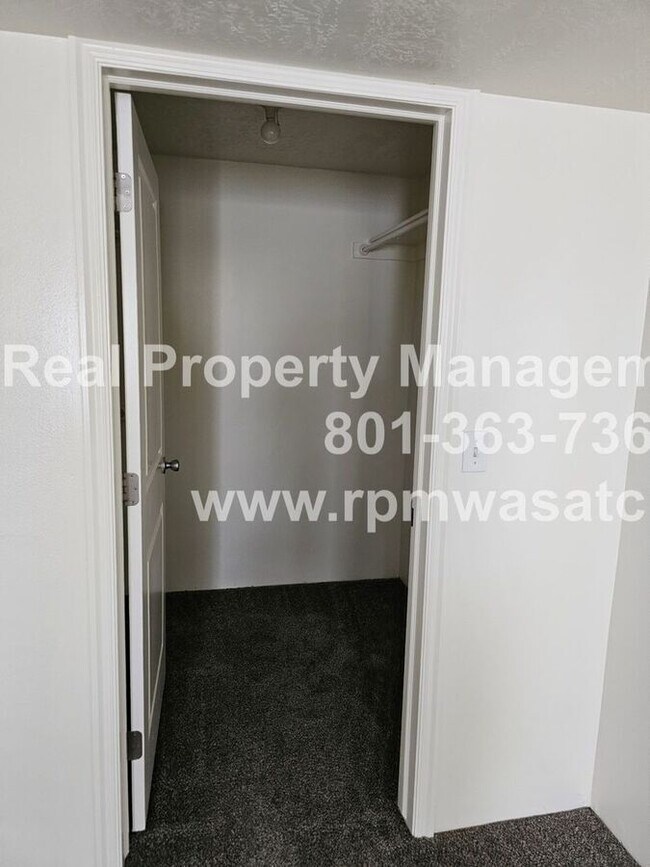 Building Photo - 4120 Juniper Hills Dr