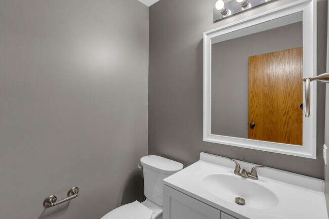 Building Photo - 2S601 River Oaks Dr
