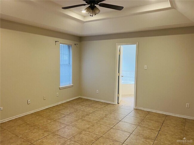 Building Photo - 1612 Merlin Dr