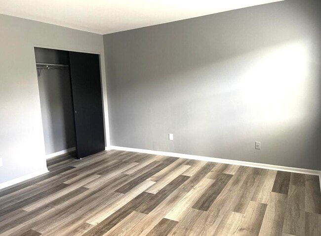 Building Photo - 101 Kingsway Ct