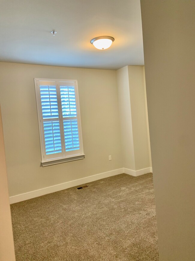 Building Photo - Crystal Pines