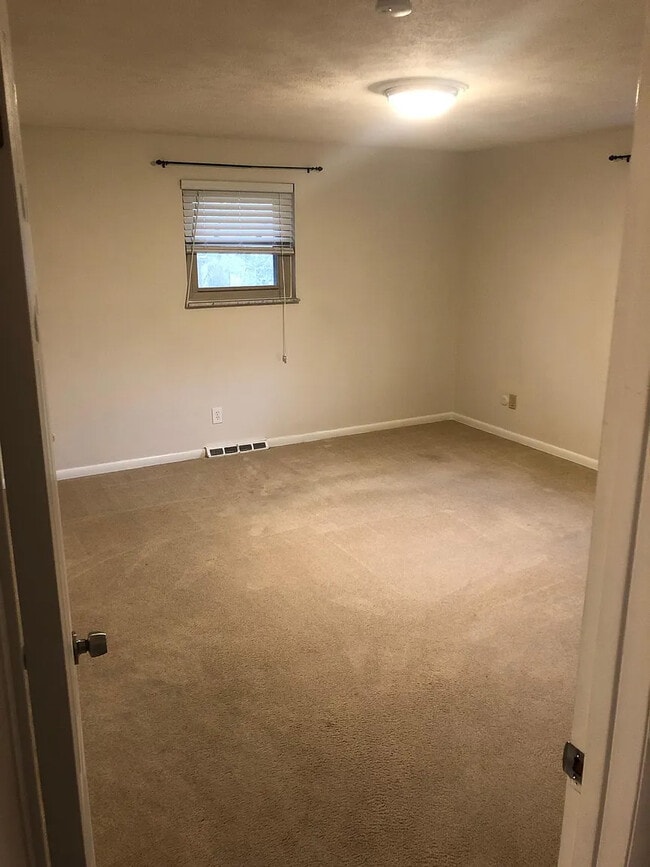 Building Photo - 2481 E Rahn Rd