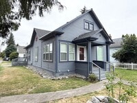Building Photo - Updated rambler in downtown Kent!