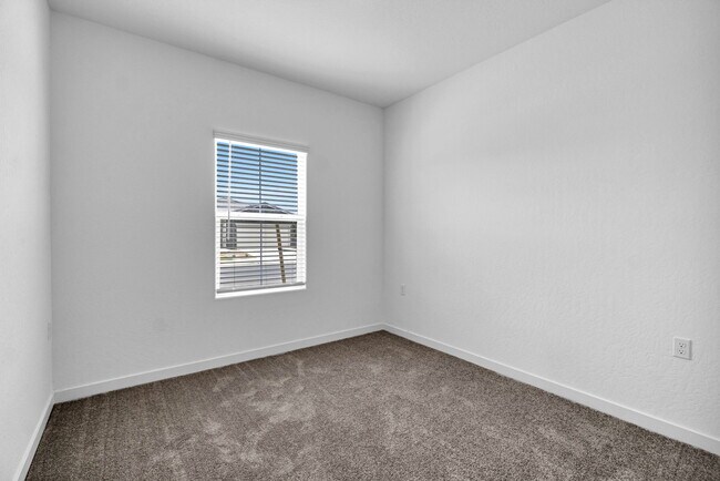 Building Photo - 7250 W Norwich Ave