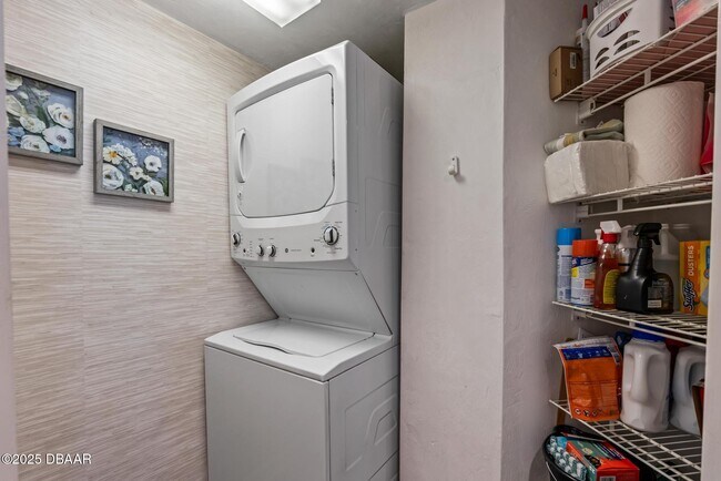 Building Photo - 3023 S Atlantic Ave