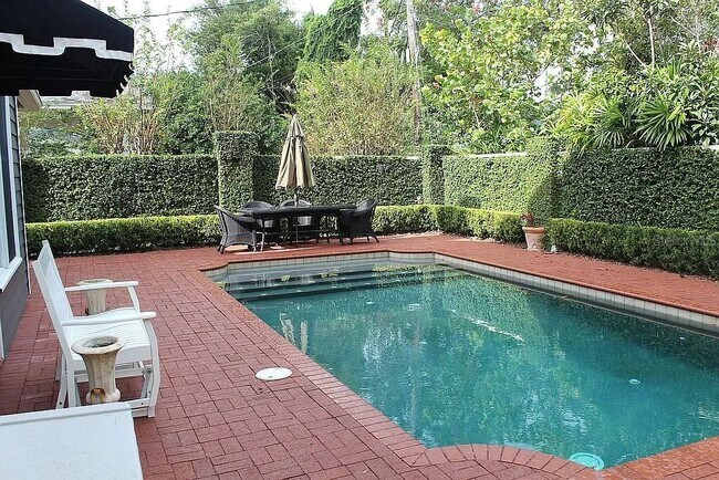 Building Photo - 1119 Belleaire Cir