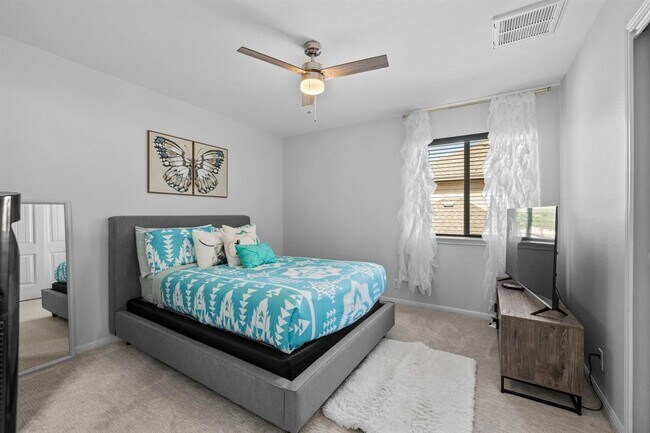 Building Photo - 208 Arrezo Ln