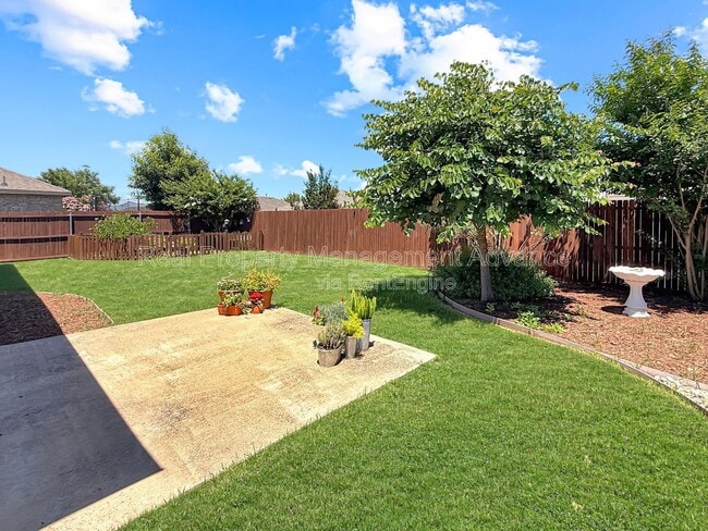 Building Photo - 1305 Savannah Ridge Dr