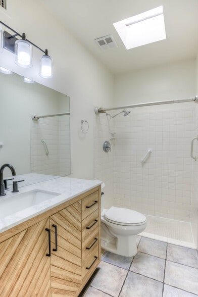 Bathroom - 982 S Pantano Rd