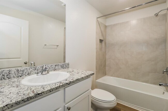 Building Photo - 200 Cres Park Dr