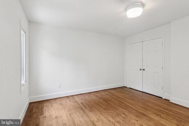 Building Photo - 3233 Ellicott St NW