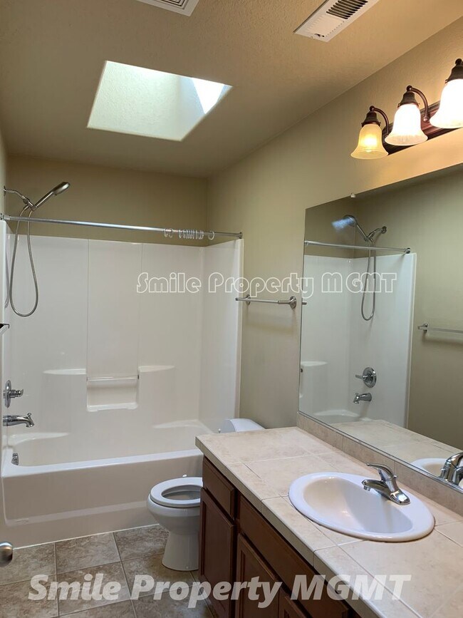 Building Photo - NEW Carpet