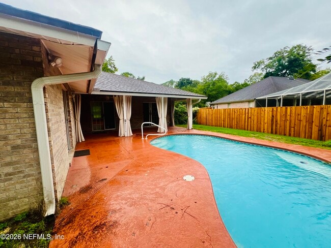 Building Photo - 1800 Castille Dr