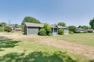 Building Photo - 279 Stones River Rd