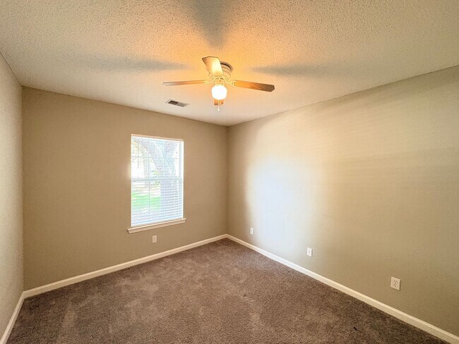 Building Photo - Welcome To Edgefield