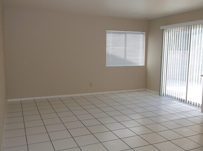 Building Photo - 7245 Great Oak Ave