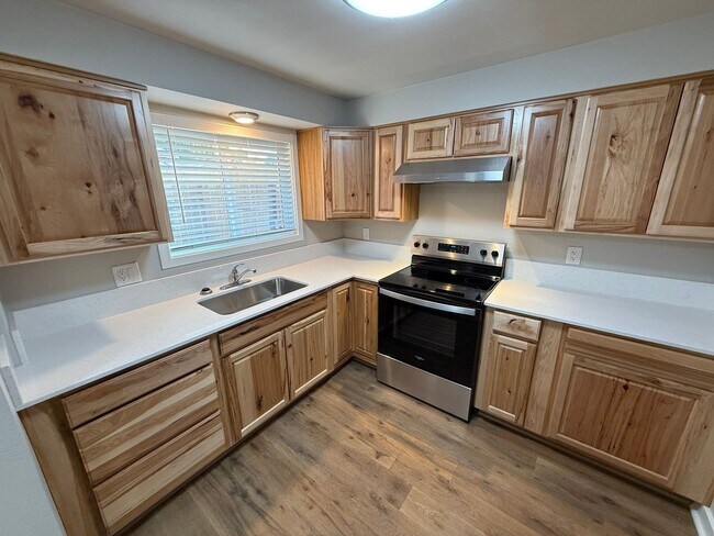 Building Photo - 1330-1334 SW 8th Ave Triplex/crema102-626