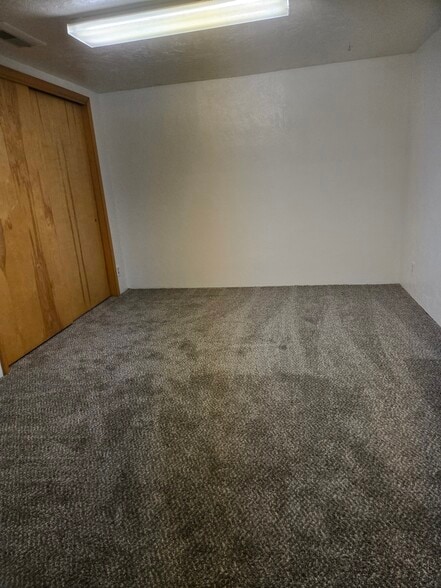 Building Photo - 2611 E 4000 N