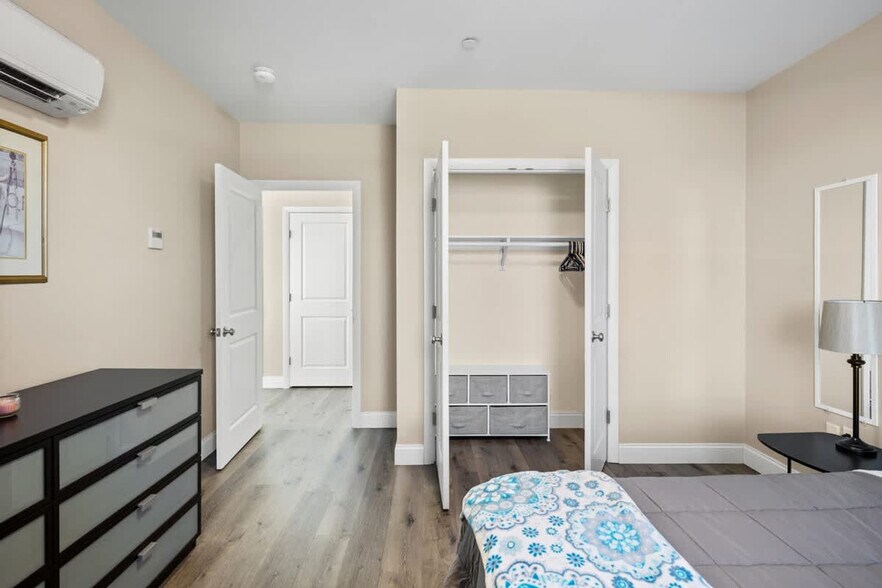 Building Photo - 140 Pearl St