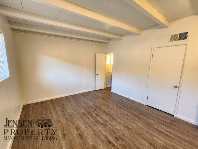 Building Photo - D2059