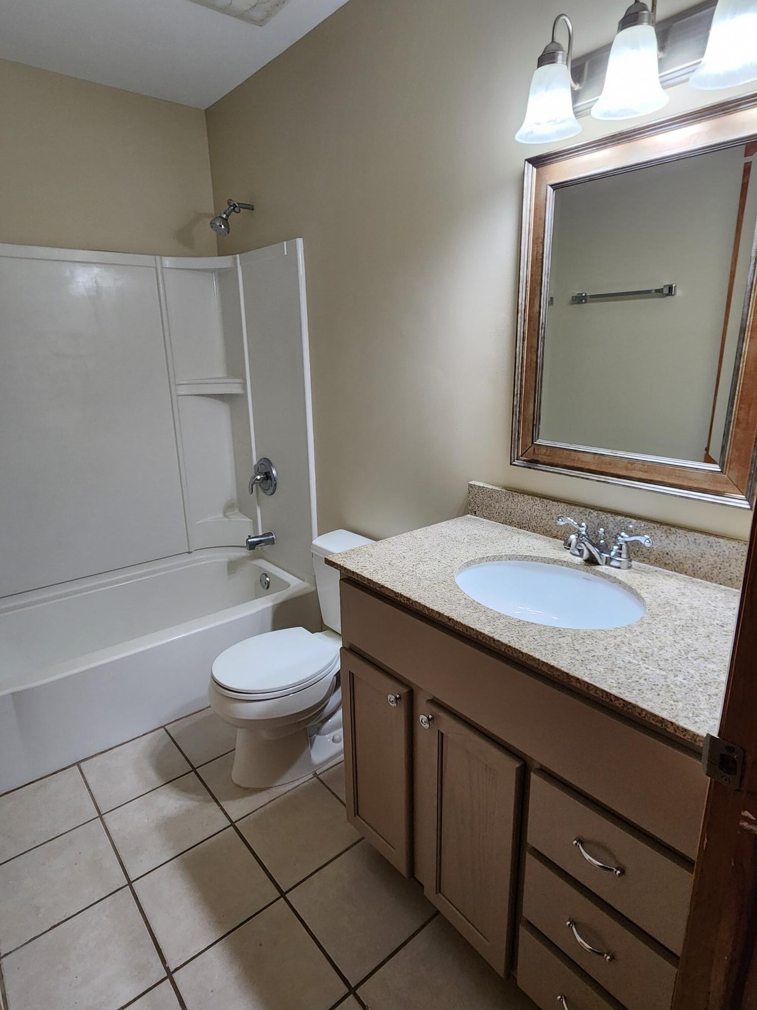 Bathroom - 1443 Victoria Dr