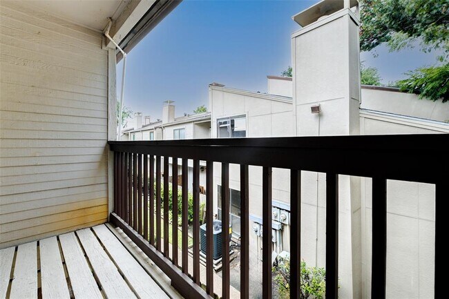 Building Photo - 3915 Tanglewilde St