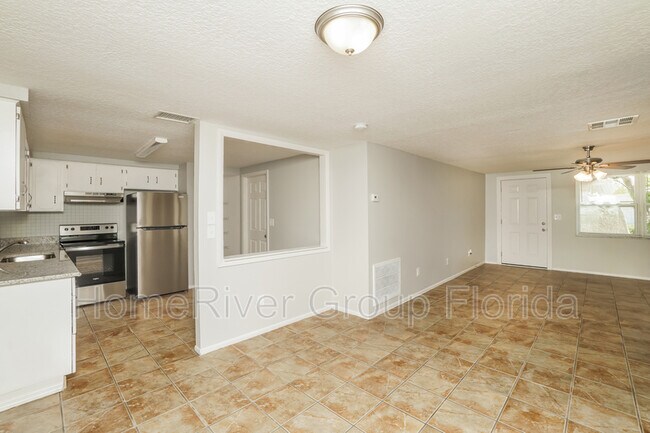 Building Photo - 6646 Lenoir Dr