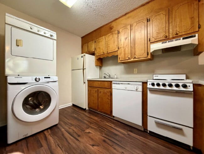 Building Photo - 1442 Riverview Rd