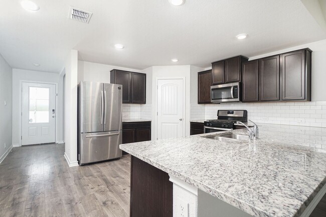 Building Photo - Spacious 4-Bedroom Home for Rent in Alamo ...