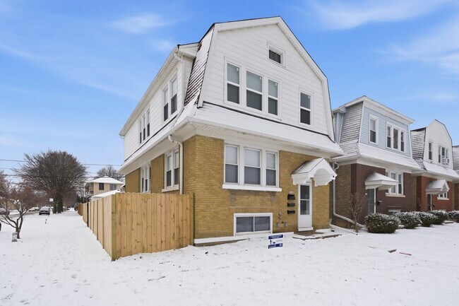 Building Photo - 5301 W Winona St