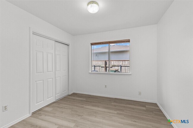 Building Photo - 112 James Lin Cir