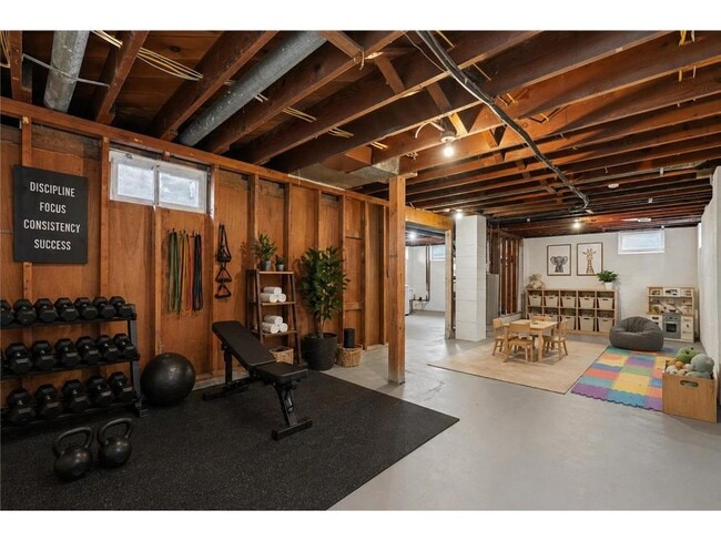 Building Photo - 1444 Ames Ave E