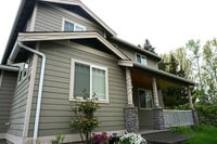 Building Photo - 4 Bedroom, 3 Bath House Available in July!