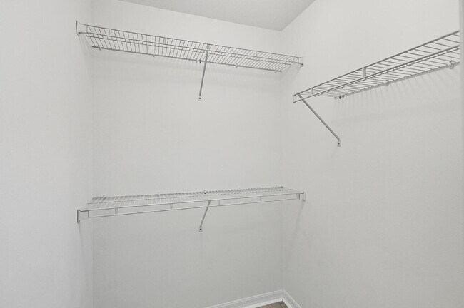 Building Photo - Popular Palm Harbor location