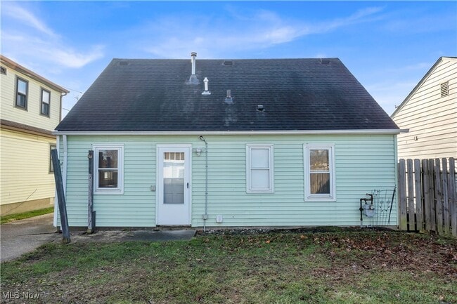 Building Photo - 18804 Rockland Ave