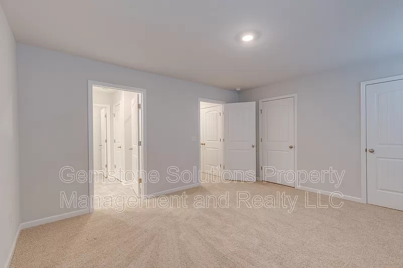 Building Photo - 608 Clifford Hts